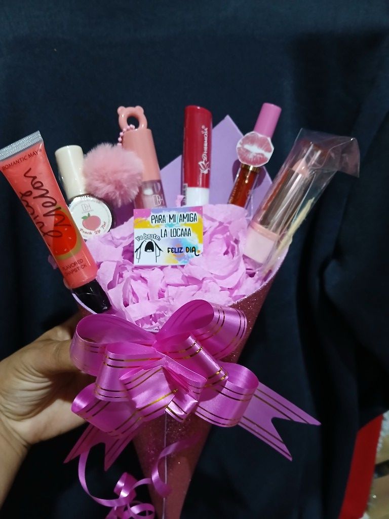 Arreglo de labiales rosados
