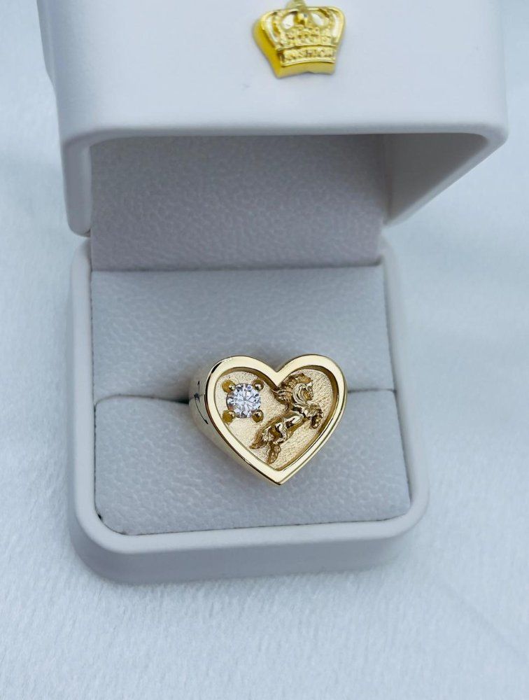 Anillo de corazon con caballo y diamante natural