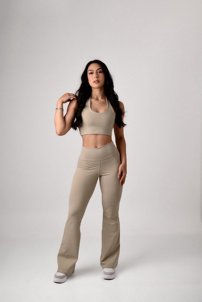Conjunto calça flare + top frente única