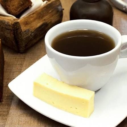 AGUA DE PANELA  CON QUESO GRANDE