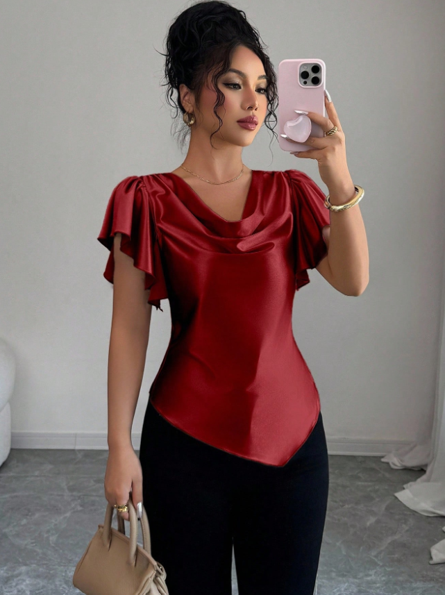 Blusa L de satén roja con elegante cuello drapeado