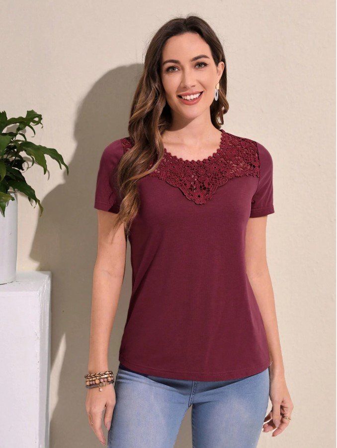 Blusa L corinta con diseño de encaje de cuello a hombros