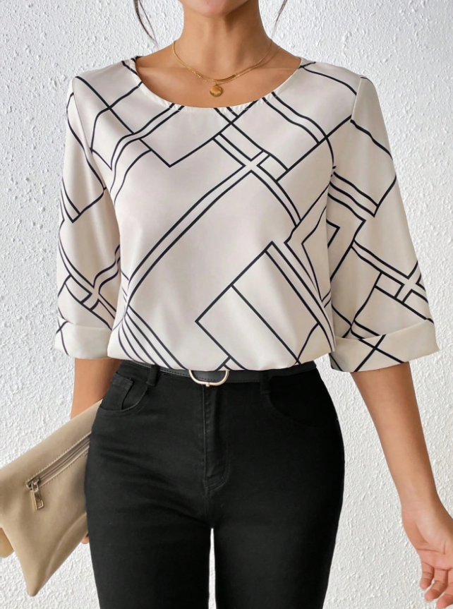 Blusa L blanca con estampado geométrico negro de cuello redondo